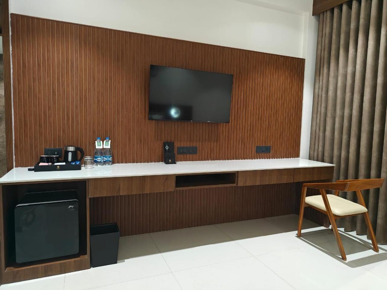 Kings Kraft Tremezzo Inn, Somnath Exterior photo
