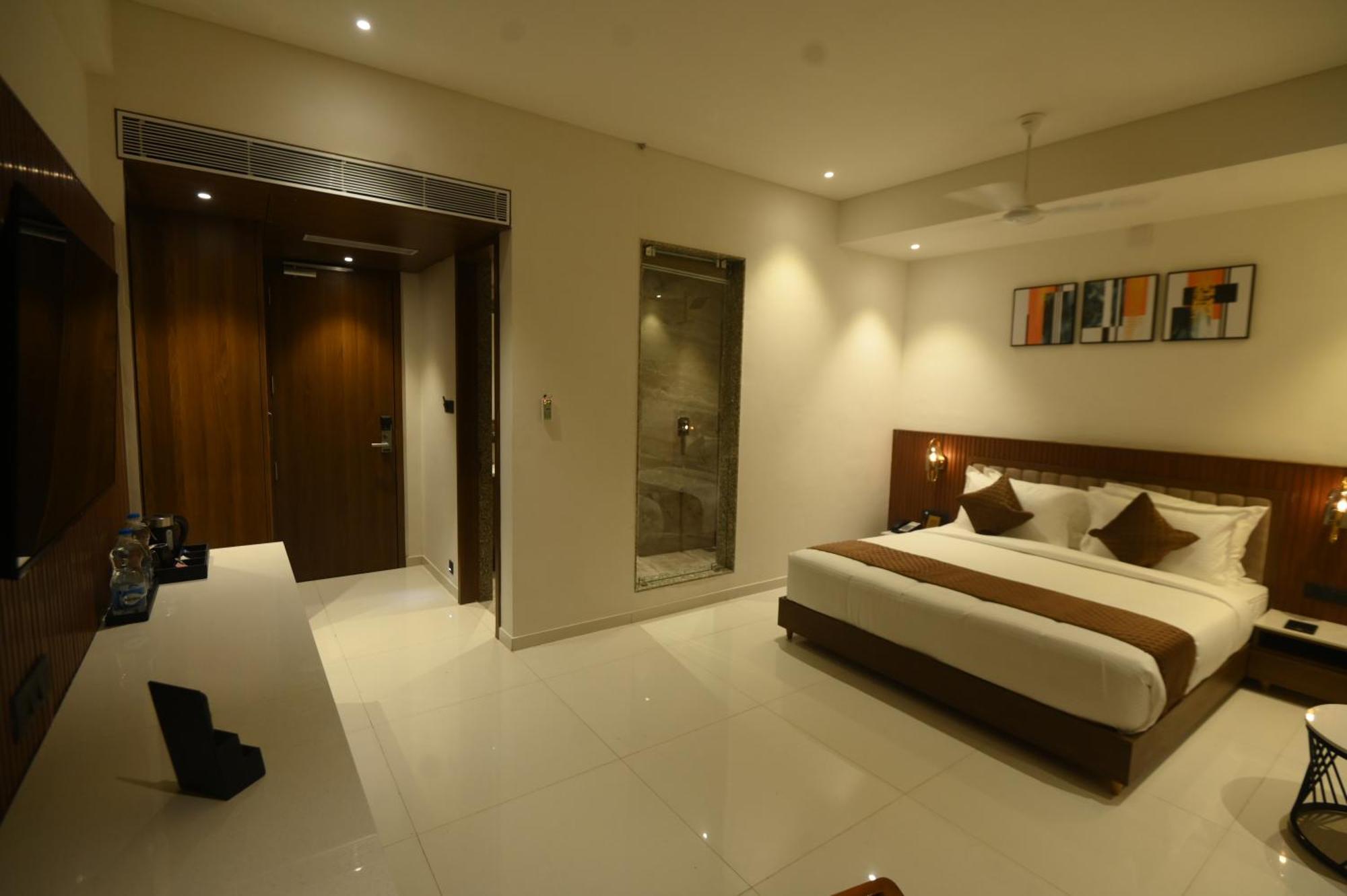 Kings Kraft Tremezzo Inn, Somnath Exterior photo